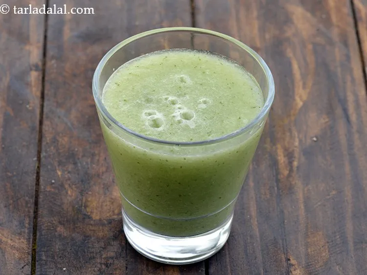 स्टेप 11 – पेय को समान मात्रा में प्रत्येक गिलास में डालें।