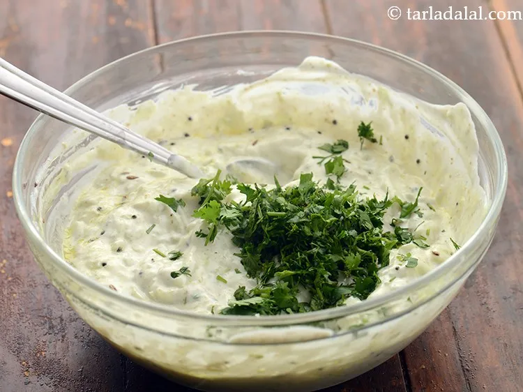 स्टेप 16 – धनिया डालें।