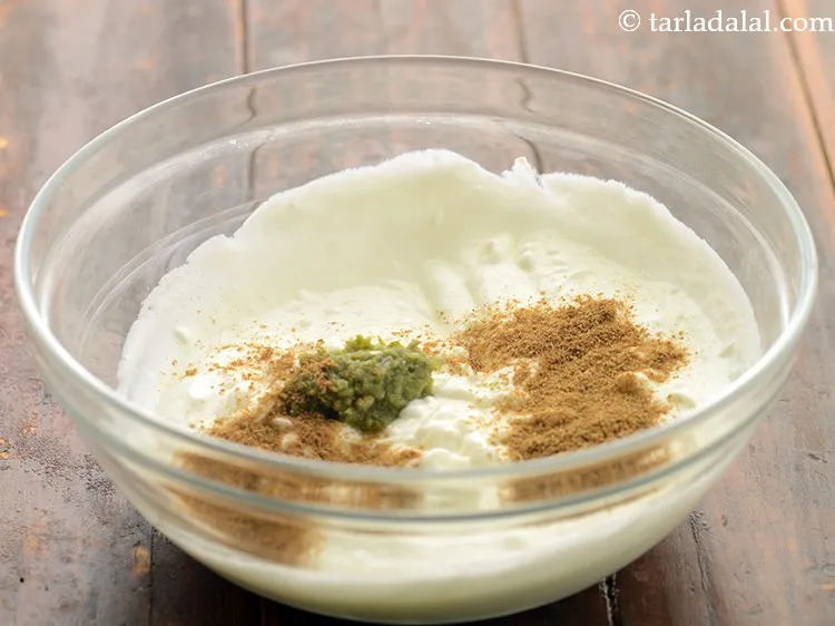 स्टेप 4 – जीरा पाउडर डालें। यह रायते को अच्छी सुगंध और स्वादिष्ट …