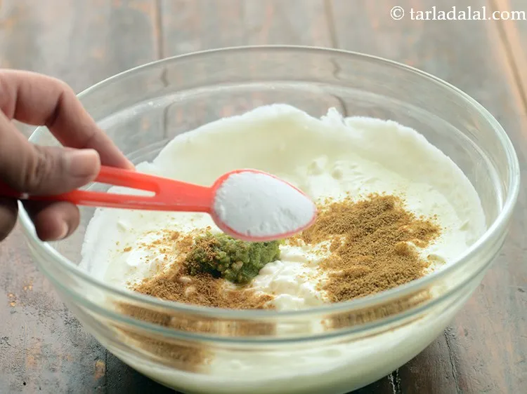 स्टेप 5 – पिसी हुई शक्कर डालें।