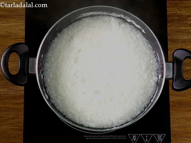 स्टेप 26 – मध्यम आंच पर लगातार हिलाते हुए १ से २ मिनट …