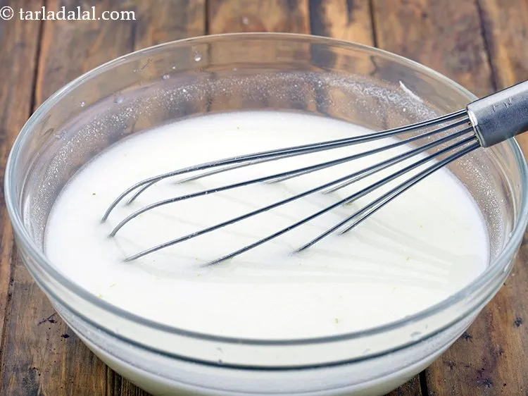 स्टेप 17 – दही-पानी का मिश्रण डालें।
