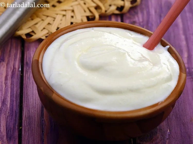स्टेप 16 – &nbsp;इसमें&nbsp;१/२ कप&nbsp;ताजा&nbsp;<a href=""https://www.tarladalal.com/glossary-curd-dahi-yogurt-yoghurt-hindi-383i"">दही</a><a href=""http://१/२ कप ताजा दही"" target=""_blank""> </a>मिलाएं।