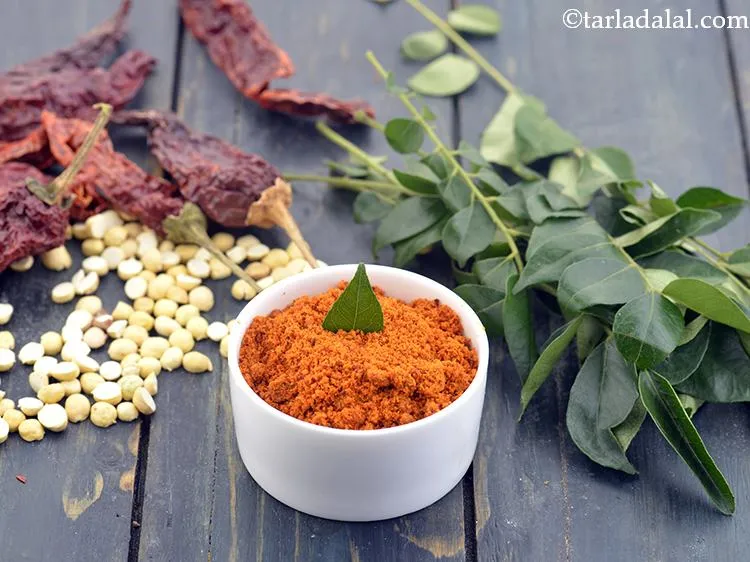 स्टेप 19 – <strong>करी पत्ते के पाउडर</strong> को तुरंत परोसें या फ्रिज में …