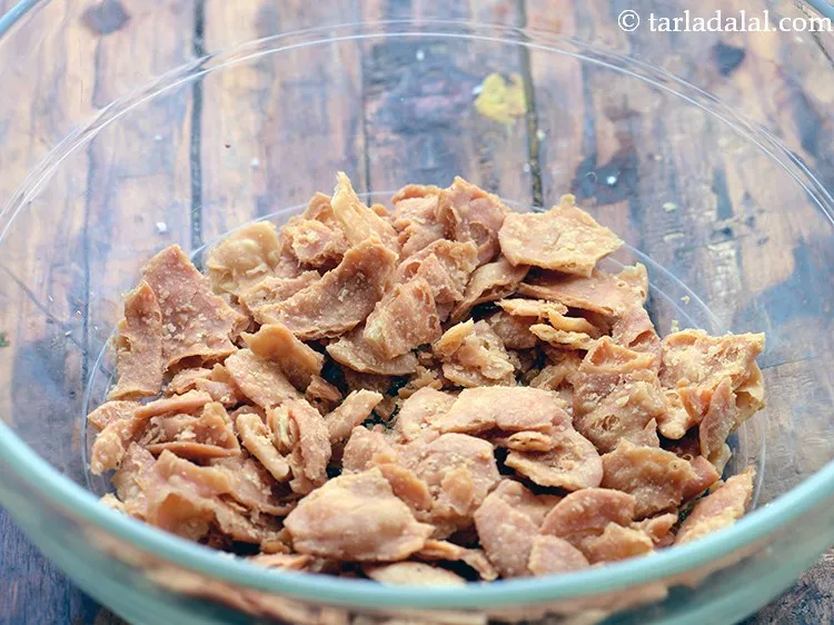 स्टेप 1 – <strong>दही भेल रेसिपी </strong>बनाने के लिए | <strong>भेल चाट रेसिपी …