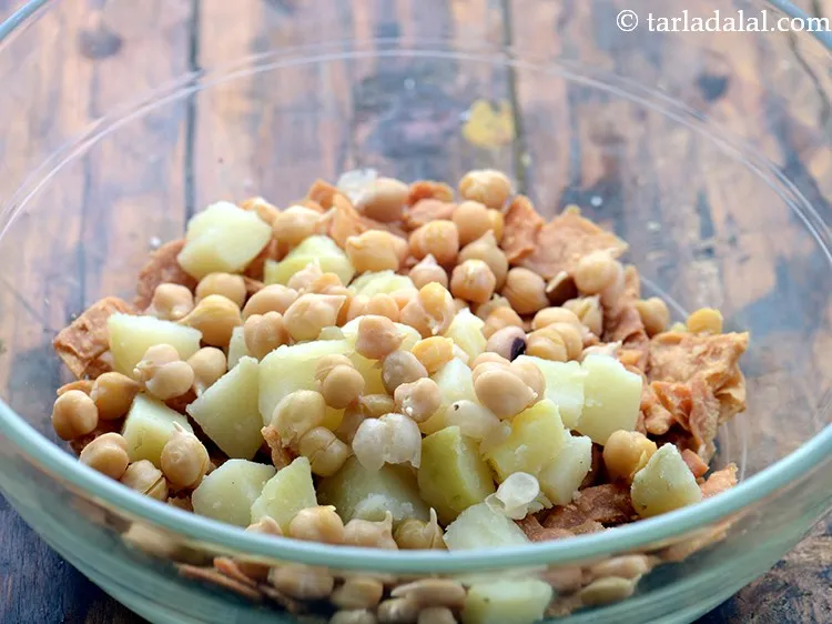 Step 5 – Add kabuli chana. You can also add handful of boiled sprouts if you wish to.