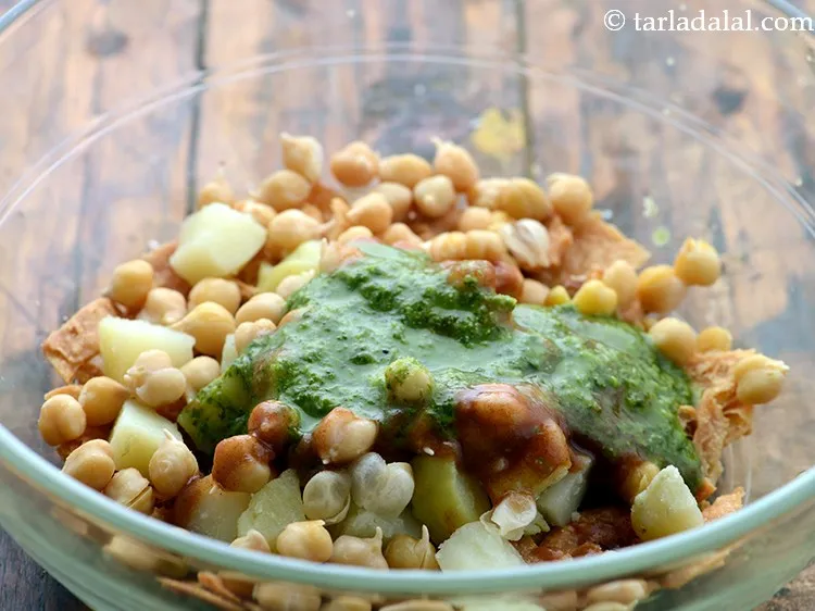 Step 7 – Add green chutney.