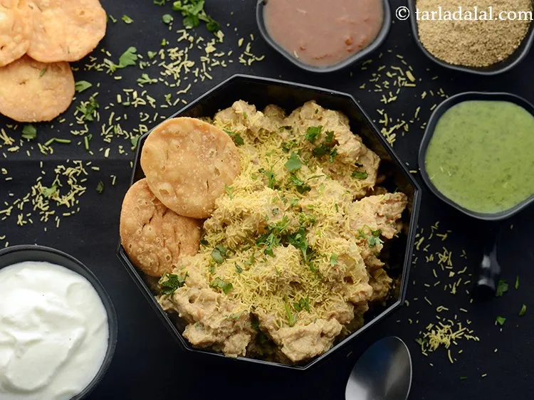 Step 13 – Serve&nbsp;<strong>dahi bhel recipe&nbsp;| dahi papdi bhel | &nbsp;papdi potato bhel |</strong><strong>&nbsp;</strong>immediately.&nbsp;