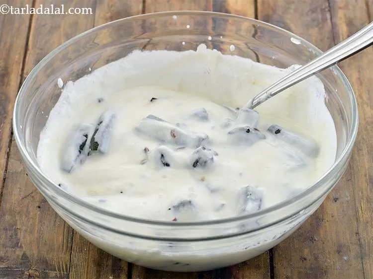 Step 8 – Now transfer the cooked Bhindi and onions to the bowl with the whisked curd.
