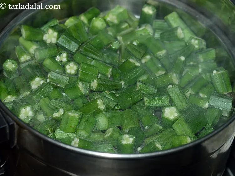 Step 3 – Steam the bhindi for 5 to 7 minutes till soft.&nbsp;