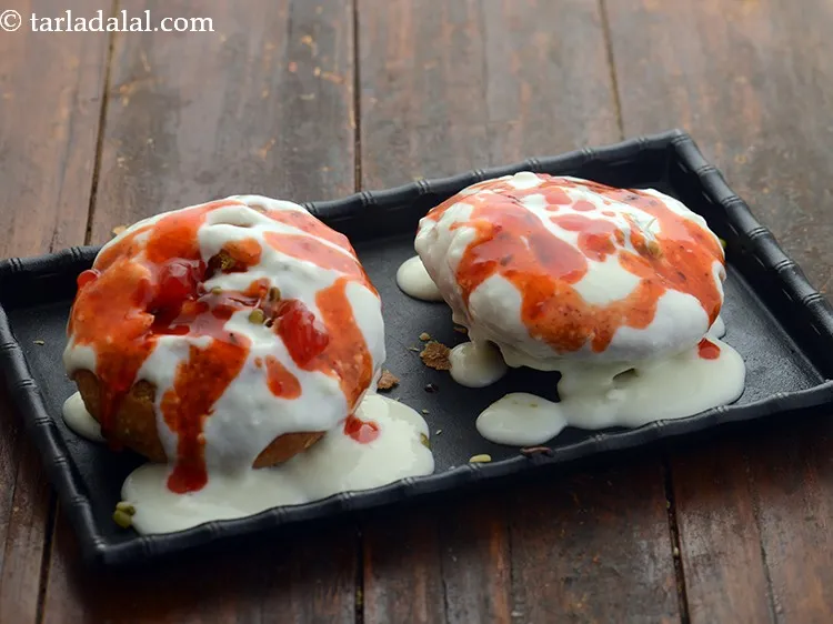 Step 46 – Pour 1 tbsp of meetha chutney evenly over it.