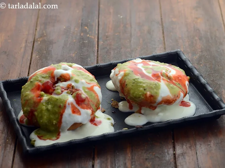 Step 47 – Pour 1&frac12; tsp of teekha phudina chutney evenly over it.