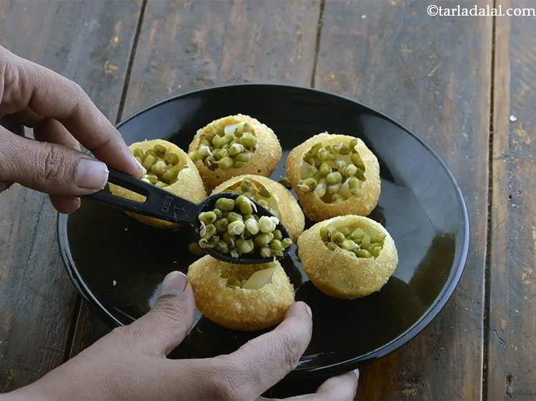 Step 12 – Now put 1 tsp of <em>moong</em> sprouts evenly over the potatoes. Approximately 1/4 cup of …