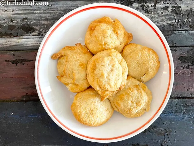 Step 32 – <meta charset="UTF-8" /> Arrange&nbsp;6 vadas in a serving dish. If you wish, you can make …