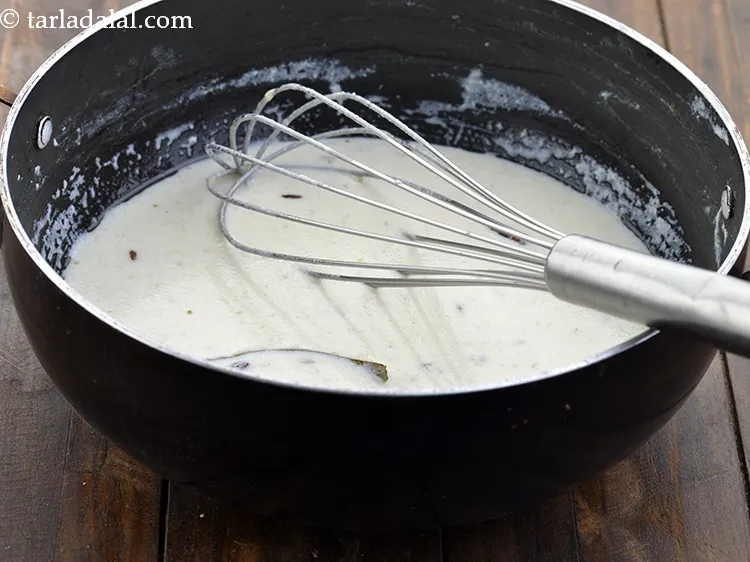 स्टेप 16 – अच्छी तरह मिलाएं और मध्यम आंच पर लगातार हिलाते हुए …