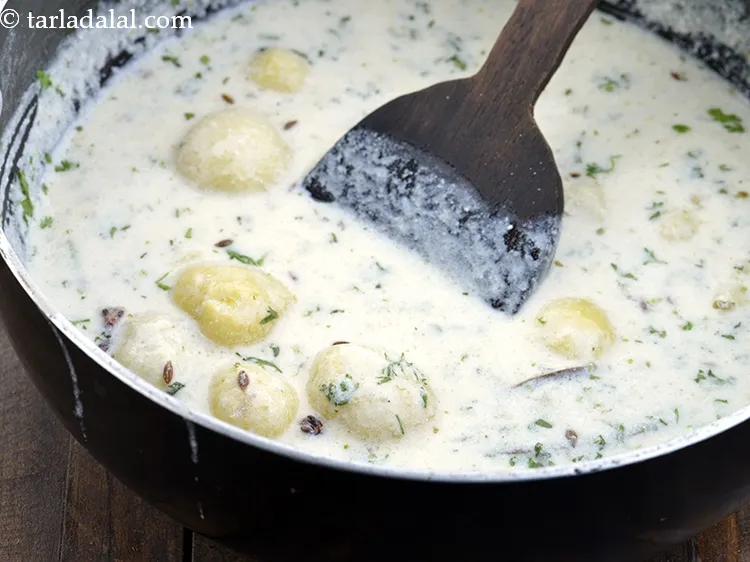 स्टेप 20 – धीरे से मिलाएं और मध्यम आंच पर 3 मिनट के …