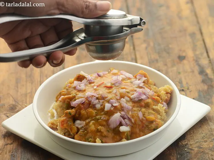 स्टेप 76 – और अंत में उस पर समान रूप से १/२ टी-स्पून …