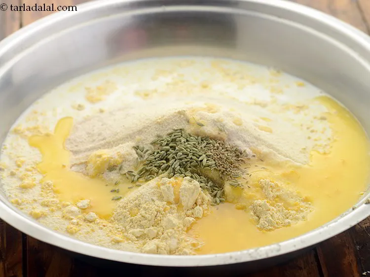 स्टेप 58 – <strong>राजस्थानी बाटी</strong> का स्वाद बढ़ाने के लिए सौंफ और अजवायन …