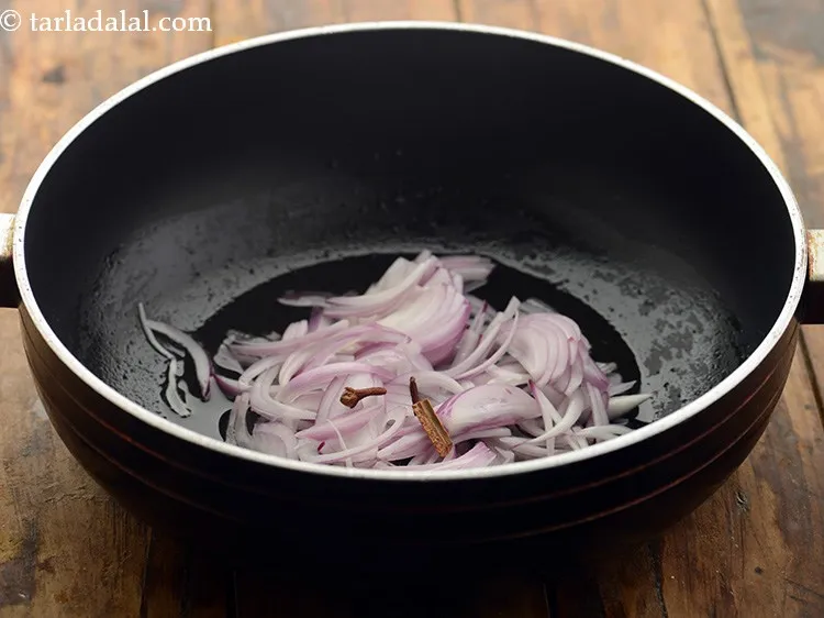 स्टेप 10 – दालचीनी डालें।