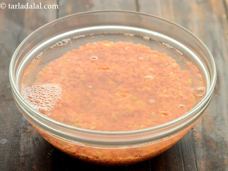 स्टेप 2 – दोनों दाल को पर्याप्त पानी डालें और २ घंटे के …