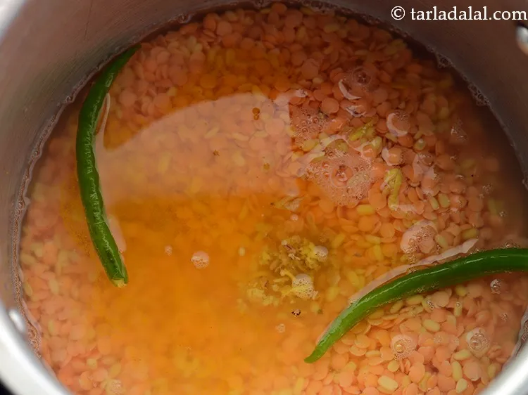 स्टेप 7 – हरी मिर्च और अदरक डालें। मसाले की मात्रा आप अपने …