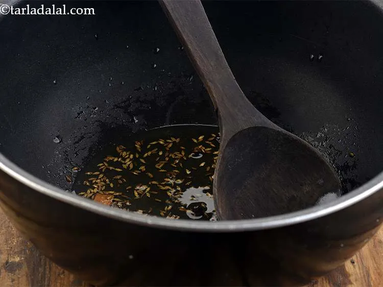 स्टेप 17 – अच्छी तरह मिलाएं और मध्यम आंच पर कुछ सेकंड के …