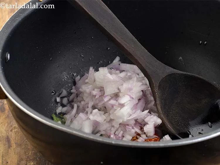 स्टेप 22 – फिर अंत में तीखापन के लिए प्याज डालें। अगर आप …