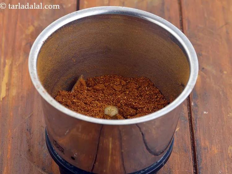 स्टेप 15 – ठंडा होने पर मिक्सर में डालकर बारीक पाउडर बना लें। …