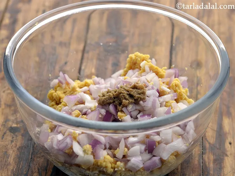 स्टेप 10 – इसके बाद अदरक का पेस्ट डालें। अगर आपको अदरक का …