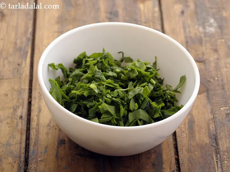 Step 18 – Place the spinach on a chopping board and chop it and keep aside.