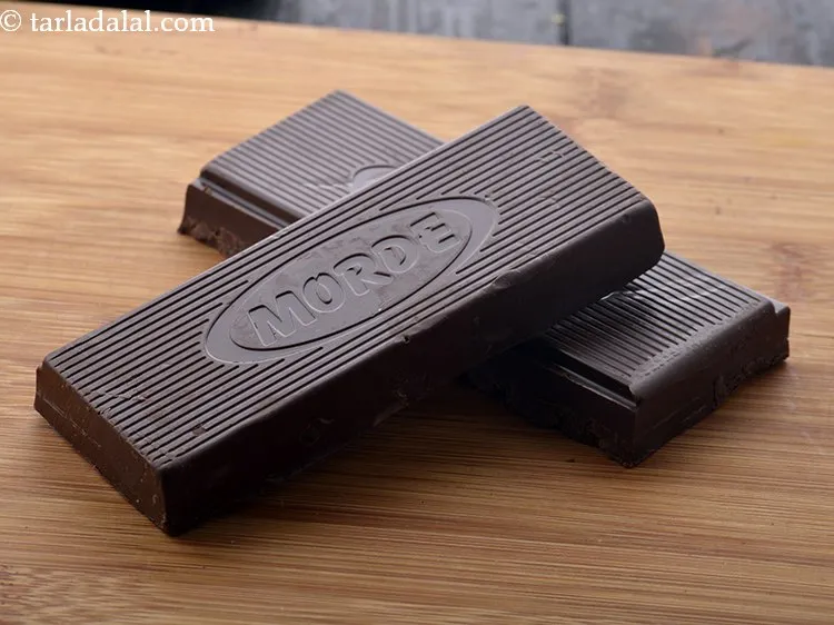 स्टेप 3 – <strong>एगलेस चॉकलेट ब्राउनी मफिन</strong> के लिए चॉकलेट मिश्रण बनाने के …