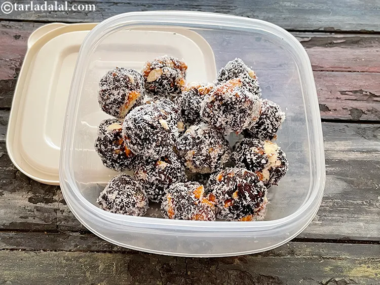 Step 13 – You can also store in an air-tight container. These almond date balls healthy dessert&nbsp;stay fresh …