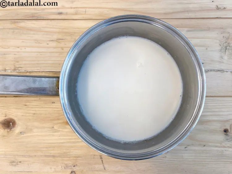 स्टेप 5 – <strong>खजूर केले का मिल्क शेक</strong> बनाने के लिए | <strong>बनाना …