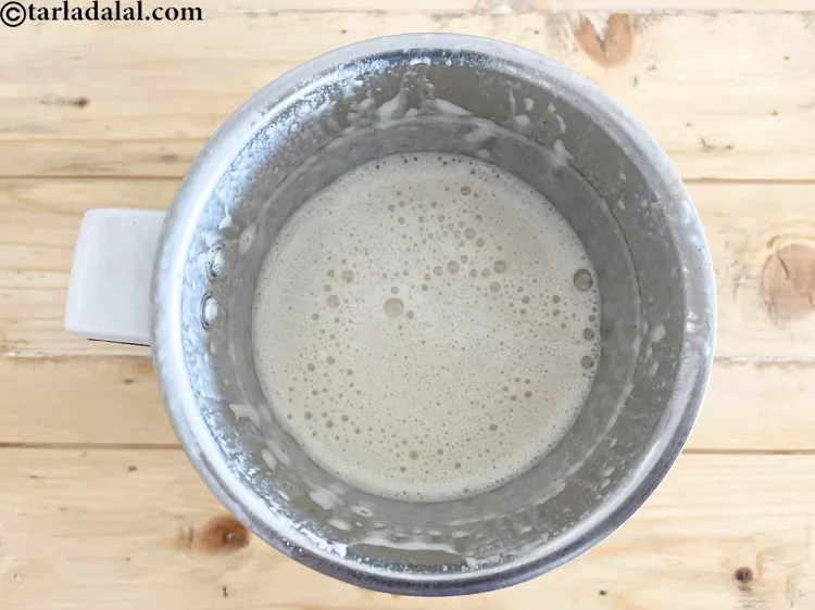 स्टेप 12 – <strong>खजूर केले का मिल्क शेक</strong> को | <strong>बनाना डेट मिल्क …