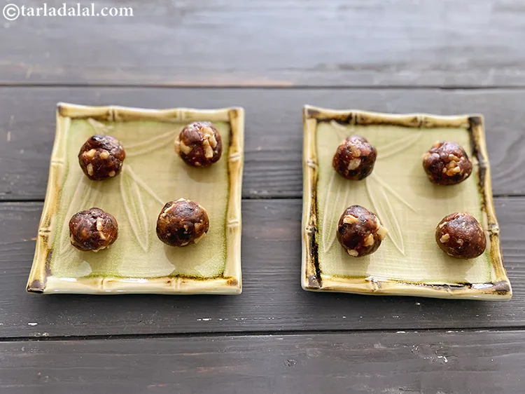 Step 9 – Serve <strong>date walnut balls |&nbsp;khajur akhrot balls&nbsp;|&nbsp;3 ingredient vegan date nut balls&nbsp;|&nbsp;sugar free date nut …