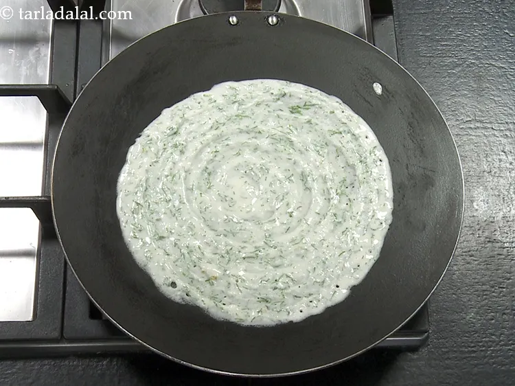 Step 26 – Spread it in a circular motion to make a 175 mm. (7&rdquo;) diameter circle.