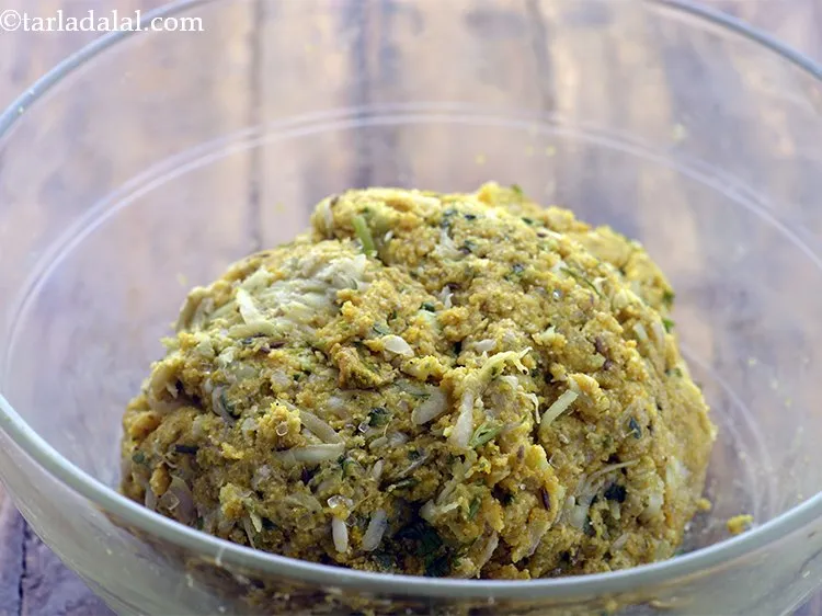 Step 16 – Combine all the ingredients for the&nbsp;<strong>microwave doodhi muthia | &nbsp;quick lauki muthia |&nbsp;doodhi na muthia …