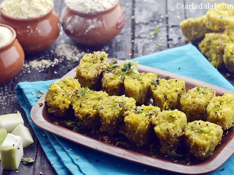 Step 32 – Garnish with coriander and serve the&nbsp;<strong>microwave doodhi muthia | &nbsp;quick lauki muthia |&nbsp;doodhi na muthia …