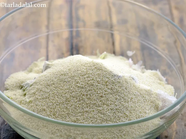 Step 5 – Add semolina to provide the <strong>doodhi muthiyas</strong> a nice crisp texture.