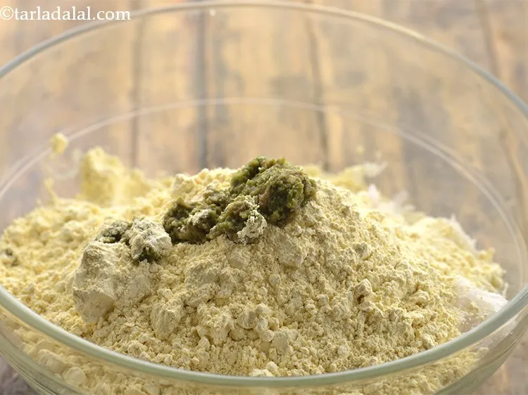 Step 7 – Add green chilli-ginger paste.