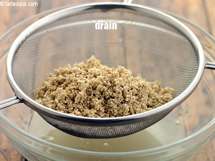Step 5 – <meta charset="UTF-8" />Drain the excess water using a strainer. Keep the washed quinoa aside.&nbsp;