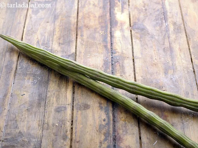 Step 5 – <meta charset="UTF-8" />To make&nbsp;<strong>drumstick and potato sabzi recipe | sahjan ki sabji | singhi aloo …