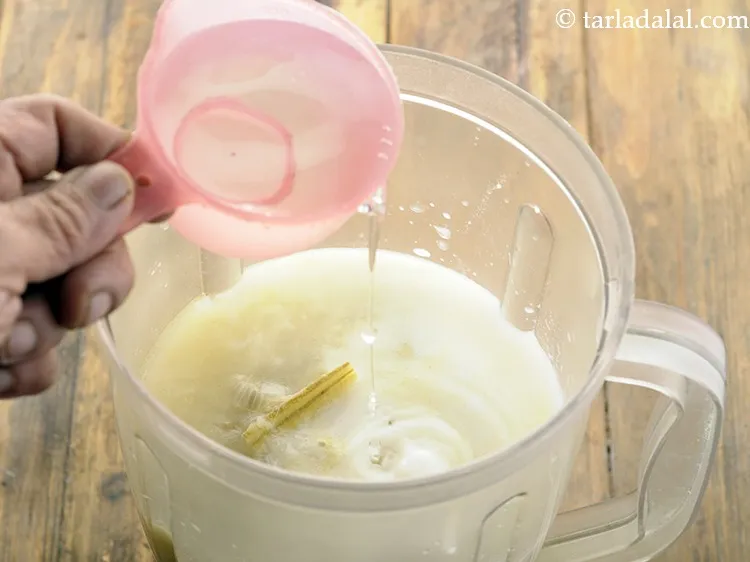 स्टेप 10 – दूध और १ १/२ कप पानी डालें। अगर आप वीगन …