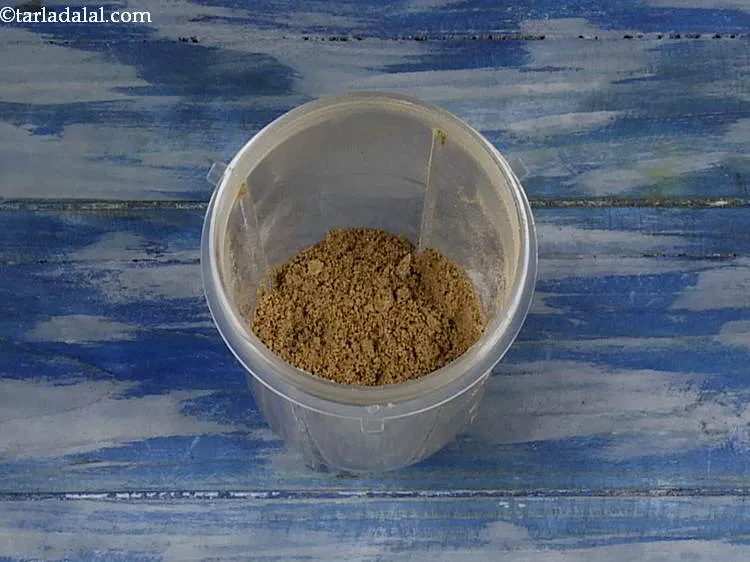 स्टेप 6 – मिक्सर का ढक्कन बंद करें और एक महीन पाउडर होने …