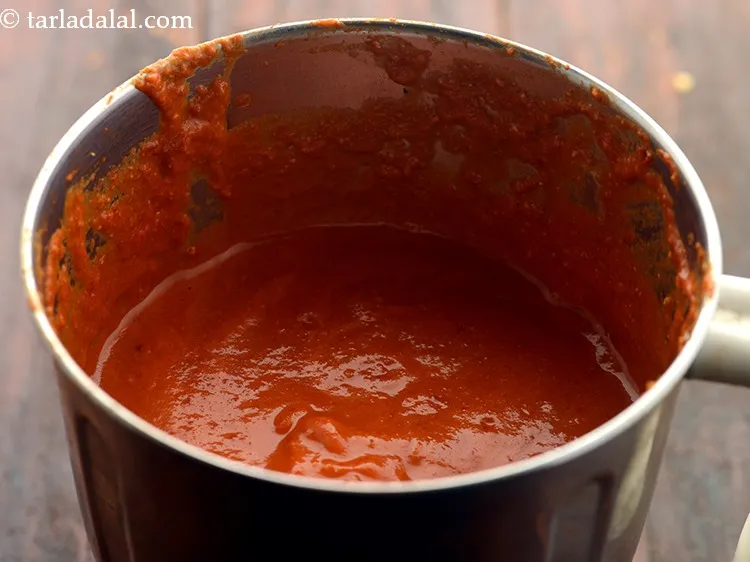 Step 11 – Pur&eacute;e the tomato mixture in a blender to make a smooth paste. Keep aside.