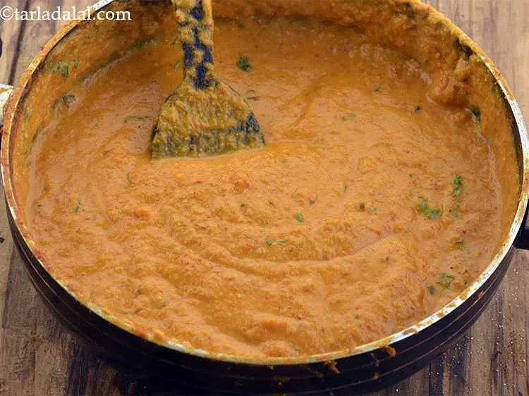 Step 42 – Mix well and cook<strong>&nbsp;Dum Aloo gravy</strong>&nbsp;on a medium flame for 1 more minute.