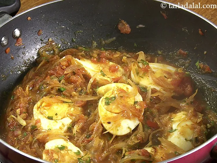 स्टेप 24 – एक बार धीरे से मिलाएं और बीच-बीच में हिलाए बिना, …