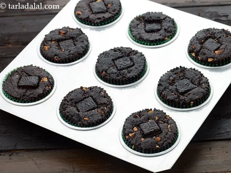 स्टेप 19 – पहले से गरम ओवन में १८०&deg;से (३६०&deg;फ) पर १५ मिनट …