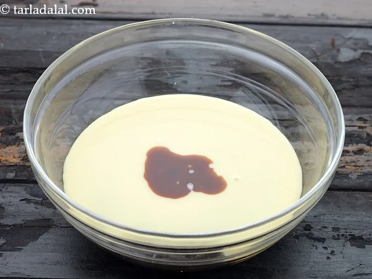 स्टेप 9 – स्वाद बढ़ाने के लिए इसमें १ टी-स्पून <a href=""https://www.tarladalal.com/glossary-vanilla-essence-hindi-406i"">वेनिला एसेंस</a> …