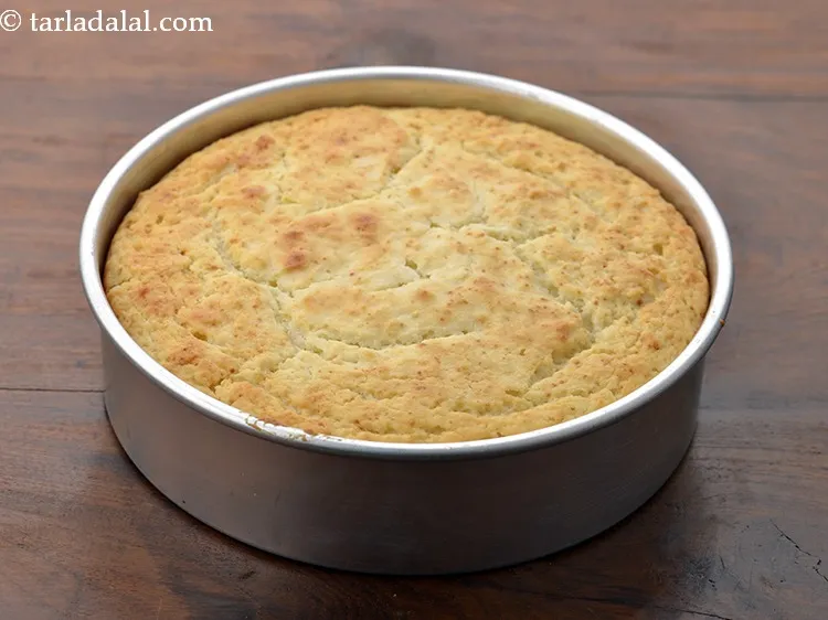 स्टेप 15 – जब केक बेक होके तैयार हो जाए, तो ओवन से …